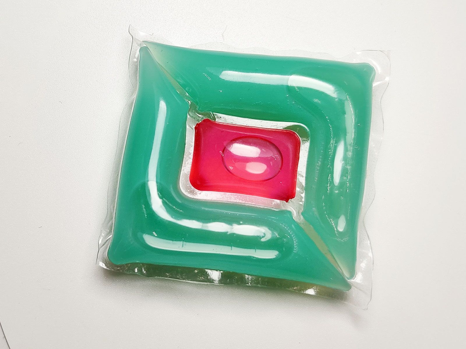 New laundry pods shape design three chamber with red sqaure